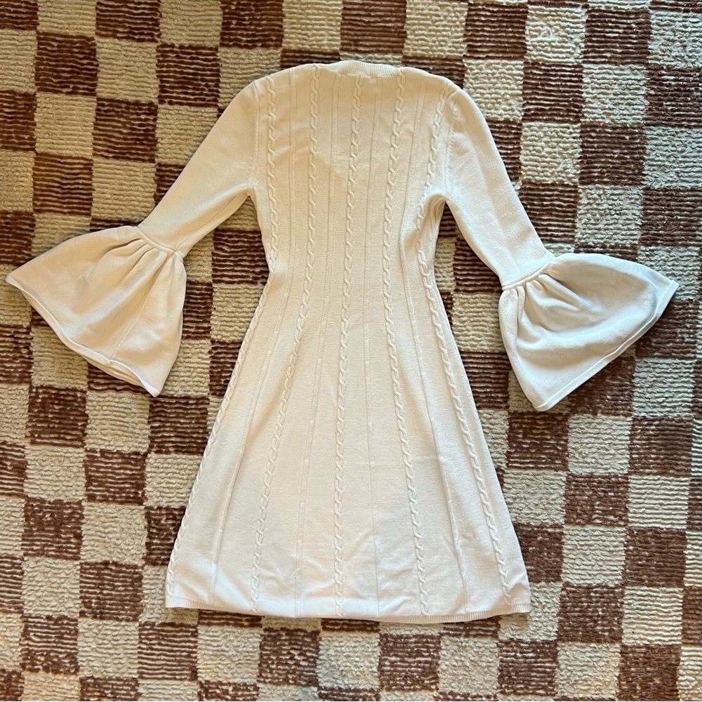 BCBG Max Axzria Winter White Cable Knit Long Flare Sleeve Mini Sweater Dress - Picture 2 of 3